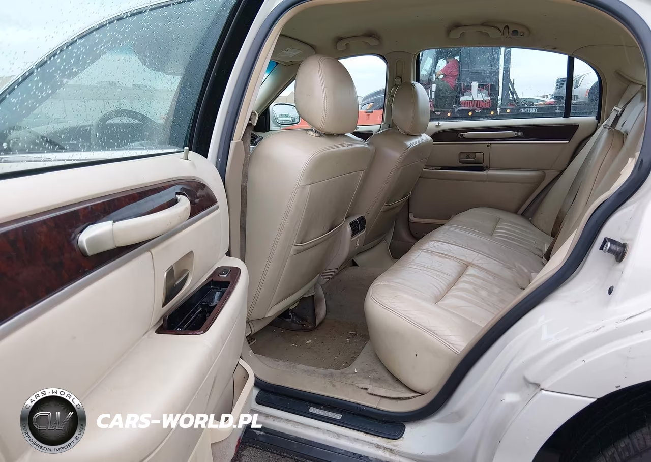 2007 Lincoln Town Car Signature VIN:1LNHM81VX7Y617235 - 8