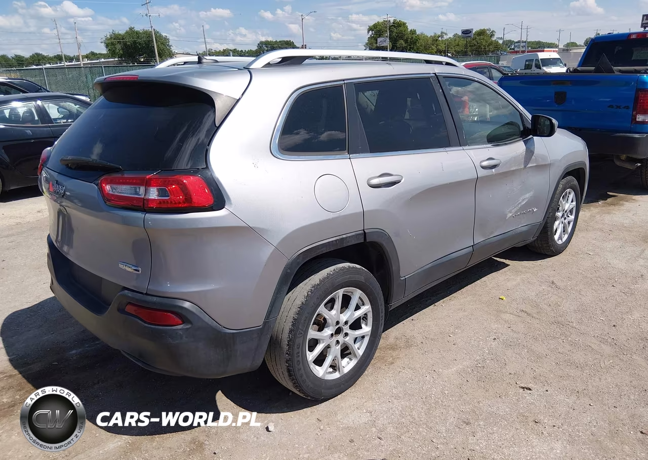 2016 Jeep Cherokee Latitude VIN:1C4PJLCB7GW335984 - 4