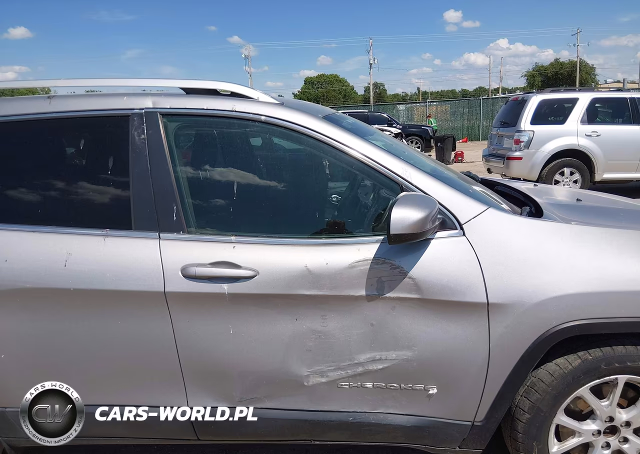 2016 Jeep Cherokee Latitude VIN:1C4PJLCB7GW335984 - 6