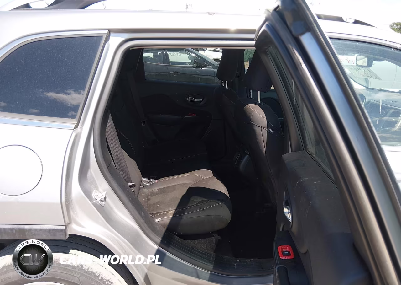 2016 Jeep Cherokee Latitude VIN:1C4PJLCB7GW335984 - 8