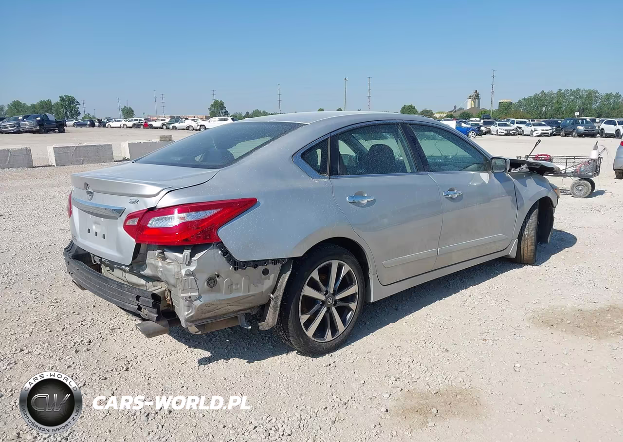 2017 Nissan Altima 2.5 VIN:1N4AL3AP9HC111543 - 4