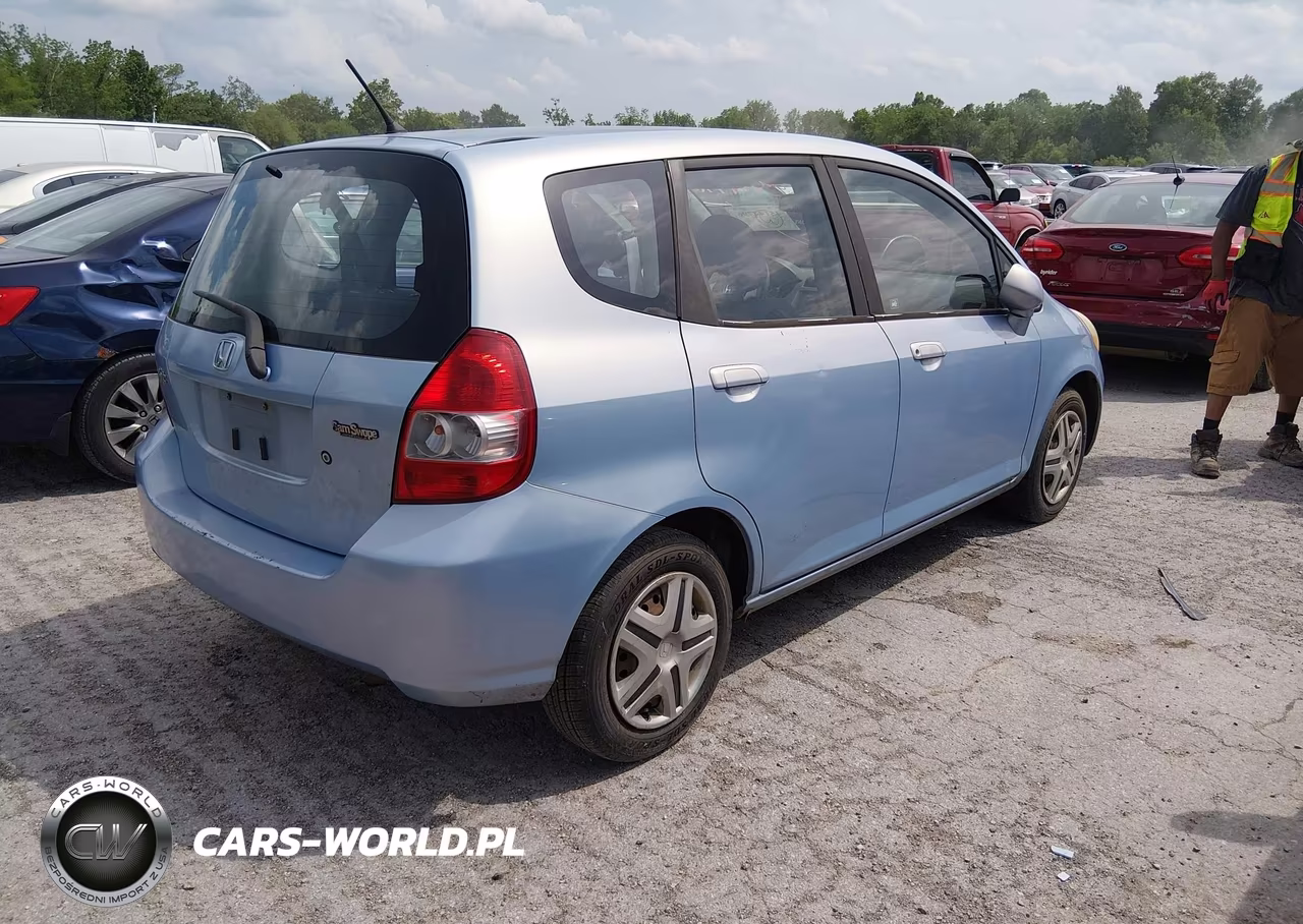 2008 Honda Fit VIN:JHMGD384X8S049166 - 4
