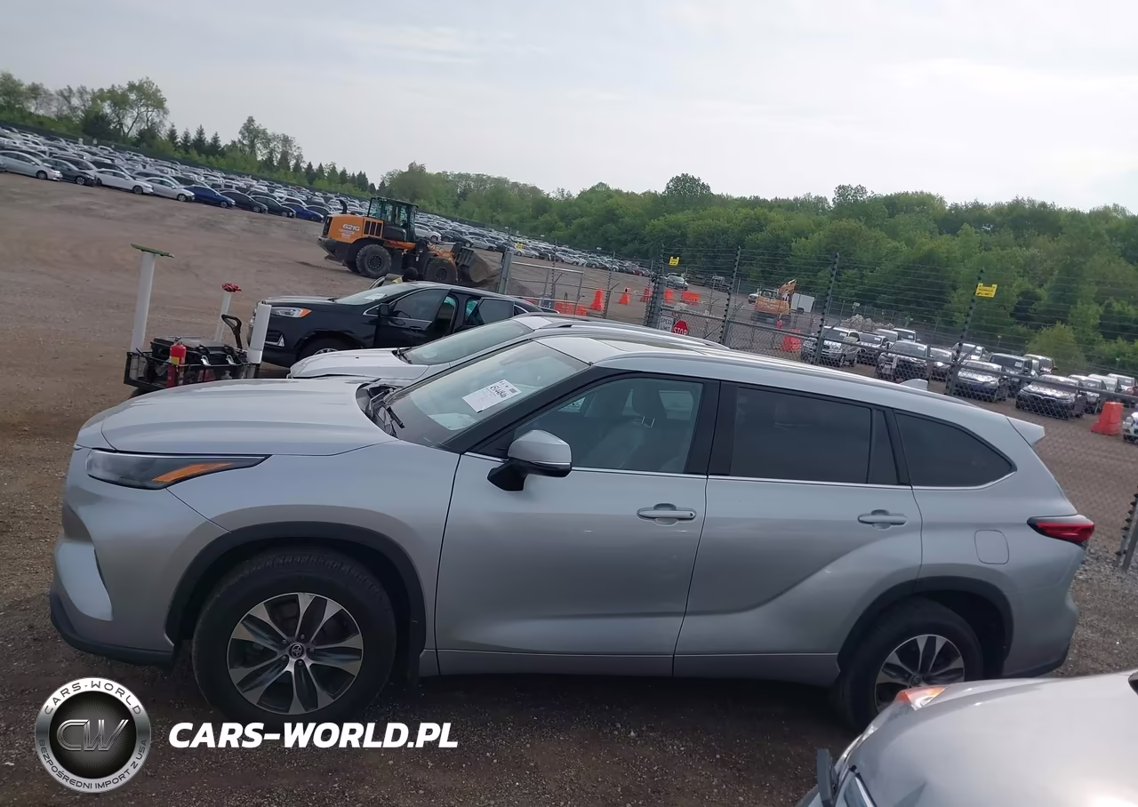 2022 Toyota Highlander Xle VIN:5TDGZRBH8NS579920 - 14