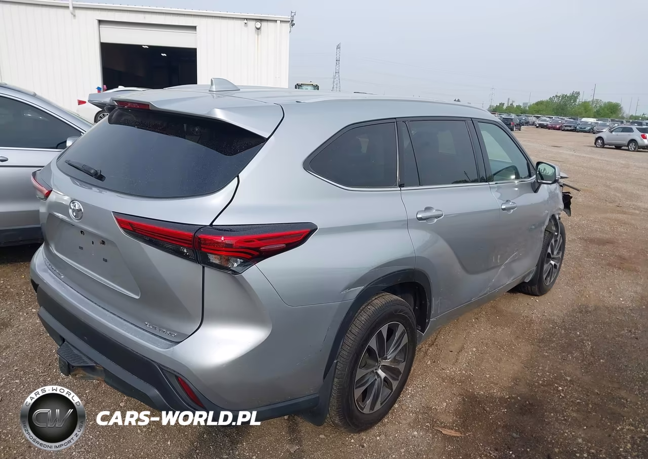2022 Toyota Highlander Xle VIN:5TDGZRBH8NS579920 - 4