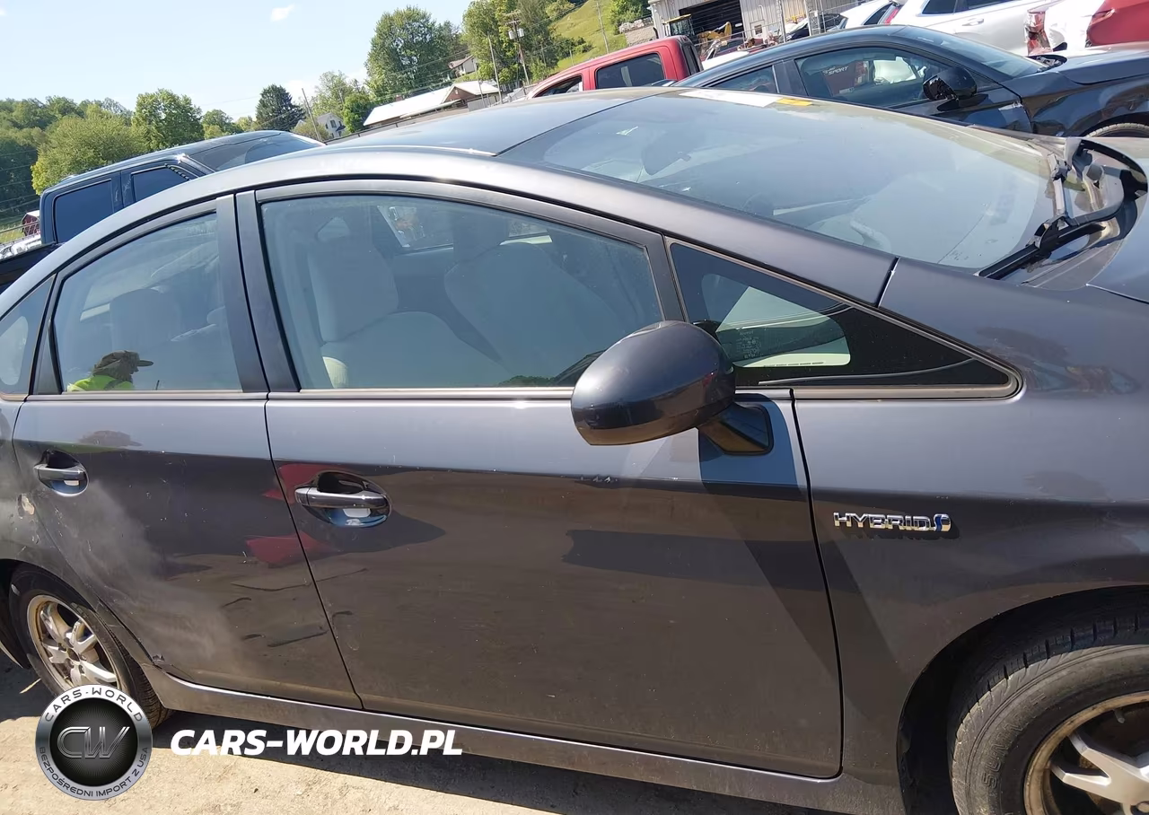 2011 Toyota Prius Two VIN:JTDKN3DU8B5351382 - 13