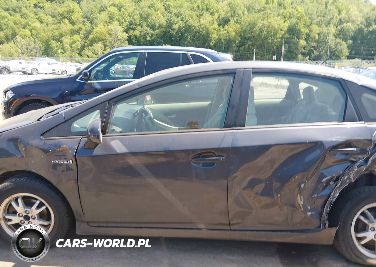2011 Toyota Prius Two VIN:JTDKN3DU8B5351382 - 14