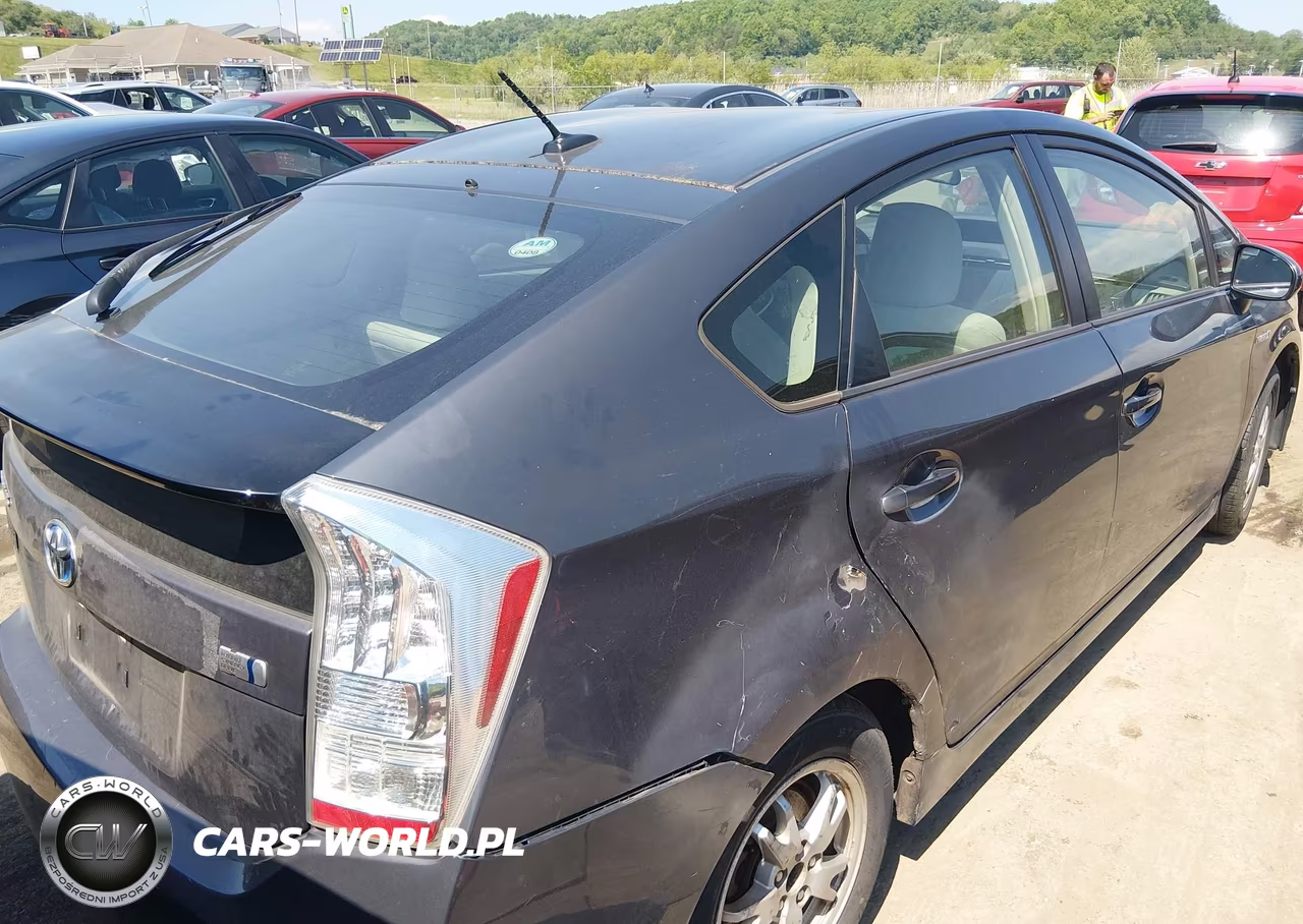 2011 Toyota Prius Two VIN:JTDKN3DU8B5351382 - 4