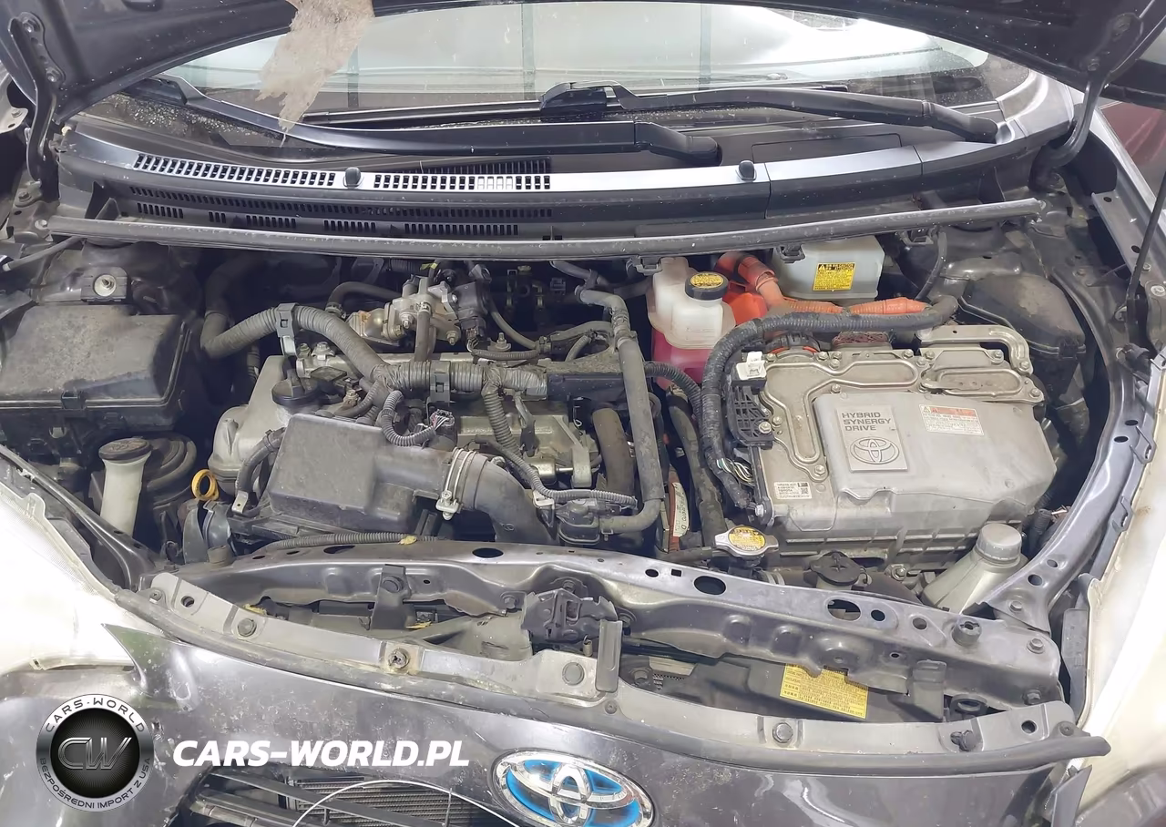 2013 Toyota Prius C Two VIN:JTDKDTB34D1058215 - 10