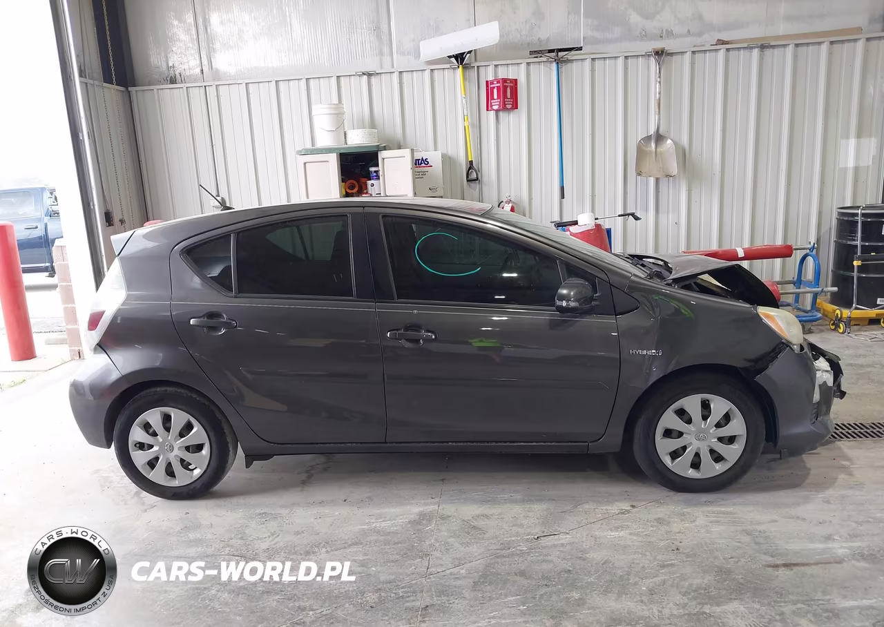 2013 Toyota Prius C Two VIN:JTDKDTB34D1058215 - 14