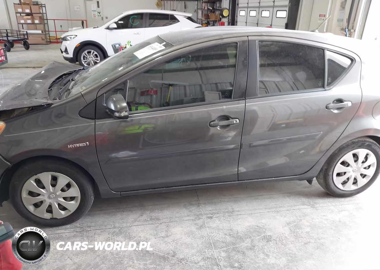 2013 Toyota Prius C Two VIN:JTDKDTB34D1058215 - 15