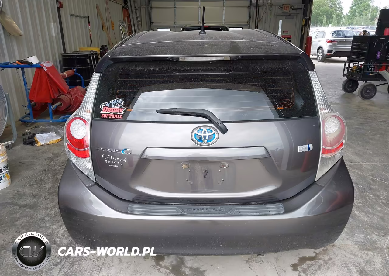 2013 Toyota Prius C Two VIN:JTDKDTB34D1058215 - 17