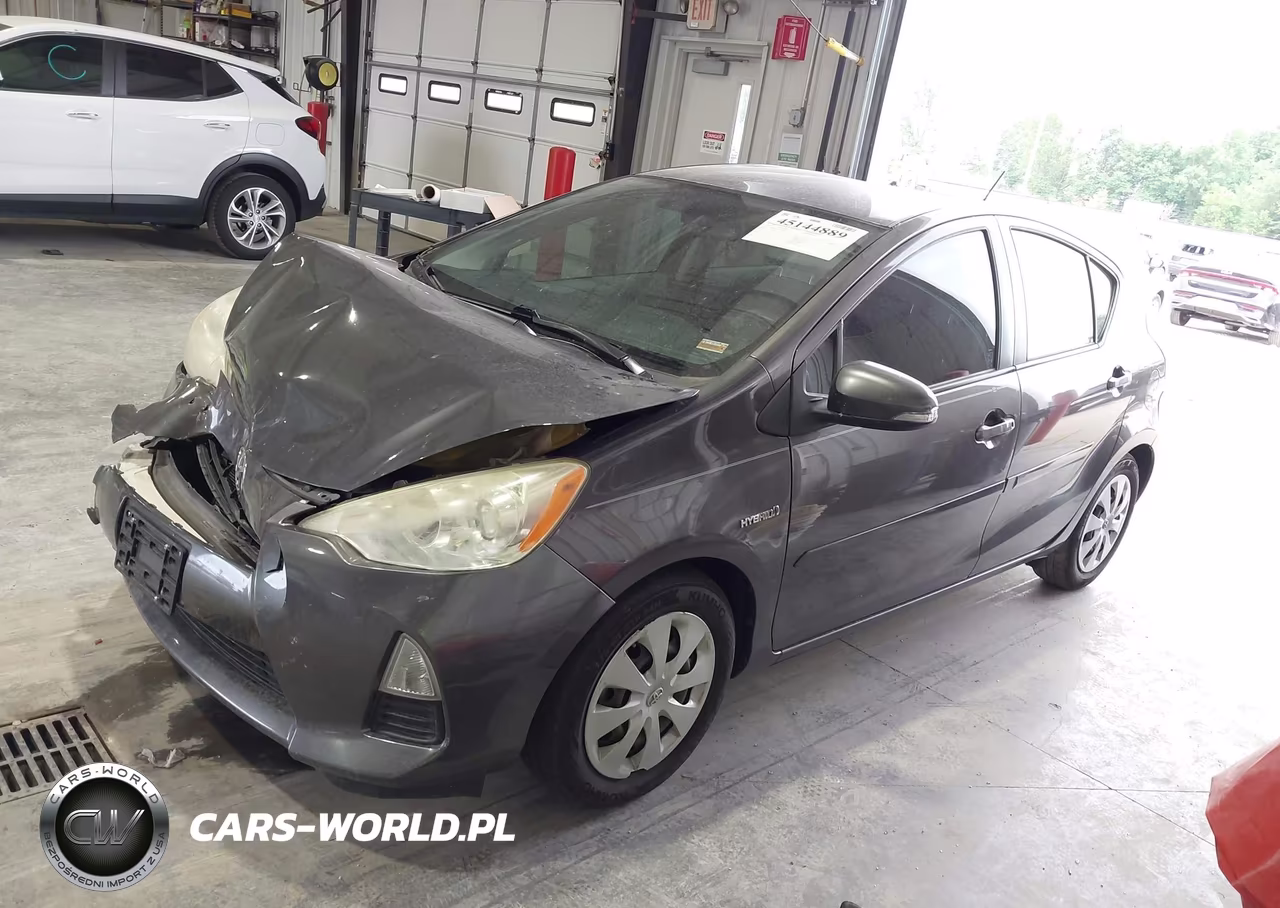 2013 Toyota Prius C Two VIN:JTDKDTB34D1058215 - 2
