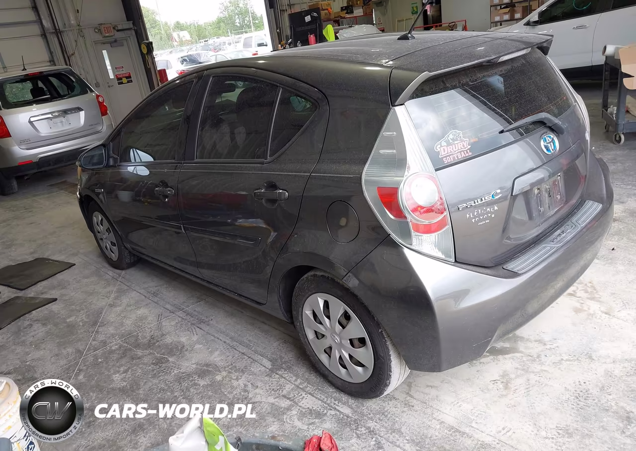 2013 Toyota Prius C Two VIN:JTDKDTB34D1058215 - 3