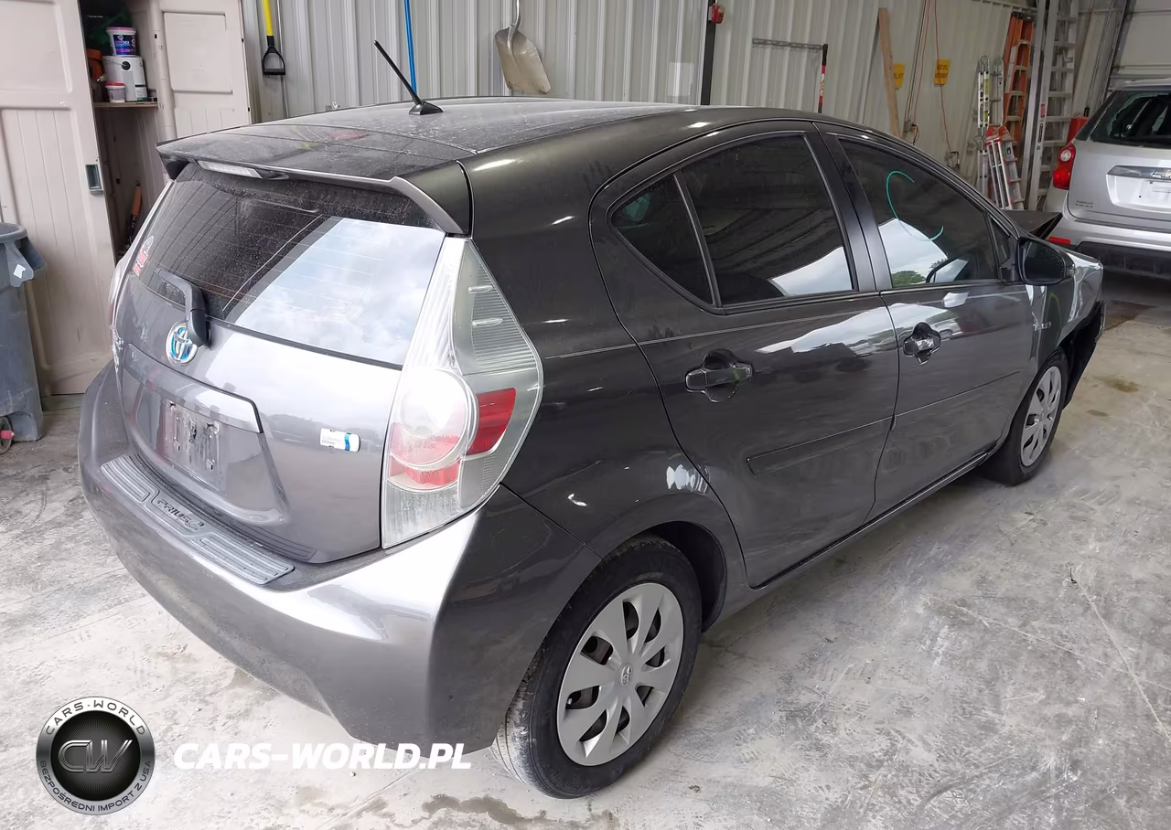 2013 Toyota Prius C Two VIN:JTDKDTB34D1058215 - 4