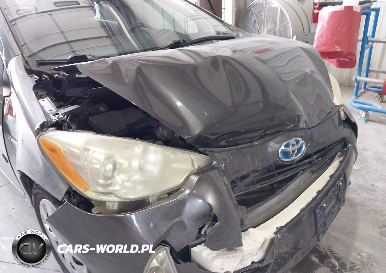 2013 Toyota Prius C Two VIN:JTDKDTB34D1058215 - 6