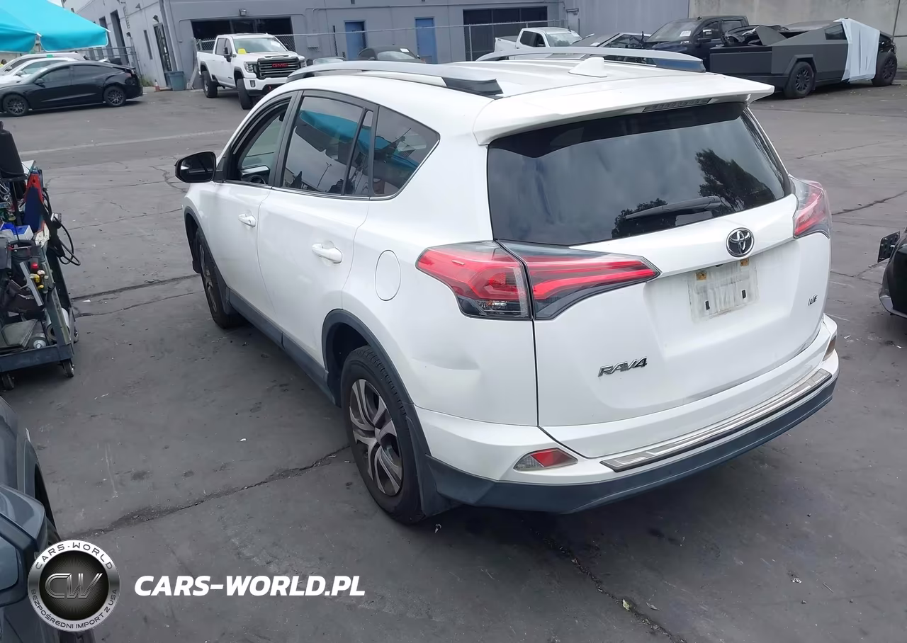 2018 Toyota Rav4 Le VIN:JTMZFREV5JJ156786 - 3