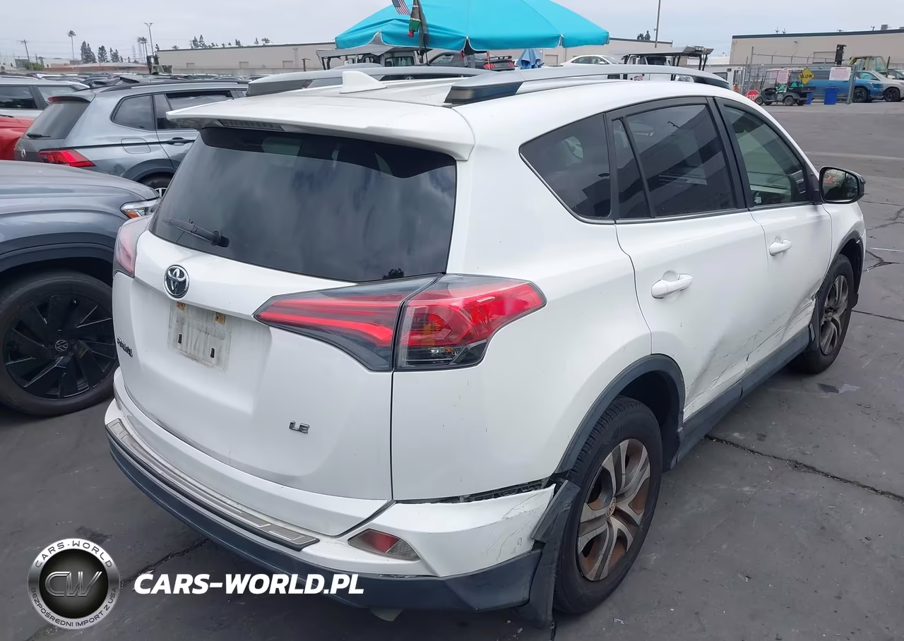 2018 Toyota Rav4 Le VIN:JTMZFREV5JJ156786 - 4