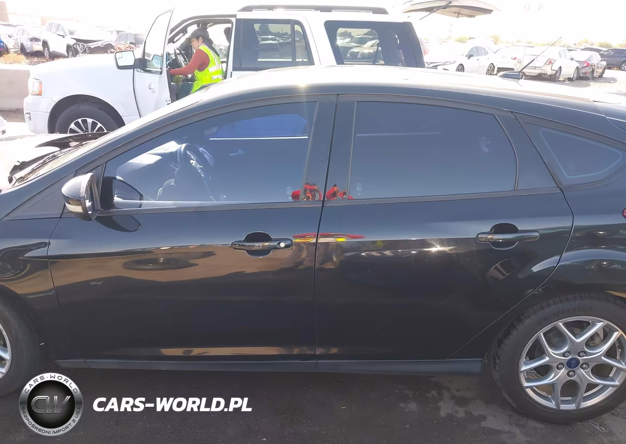 2015 Ford Focus Se VIN:1FADP3K23FL330239 - 14