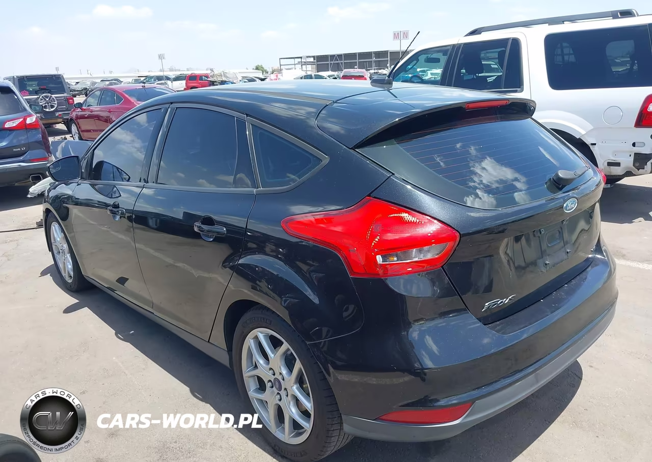 2015 Ford Focus Se VIN:1FADP3K23FL330239 - 3