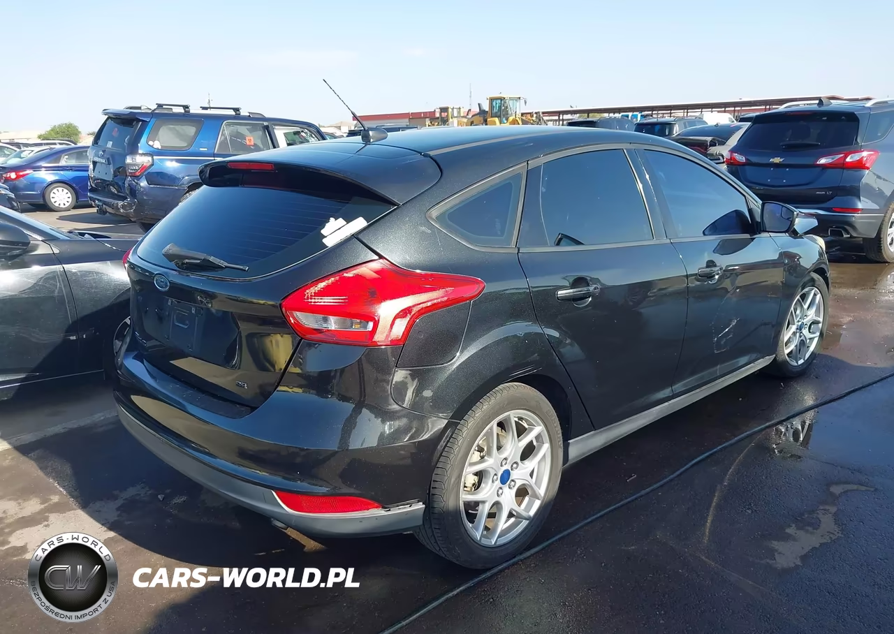 2015 Ford Focus Se VIN:1FADP3K23FL330239 - 4