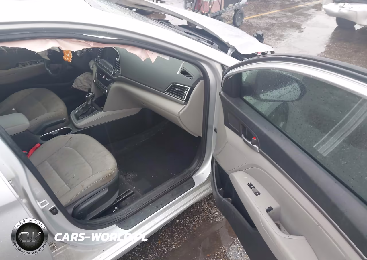 2018 Hyundai Elantra Value Edition VIN:5NPD84LF4JH322355 - 5
