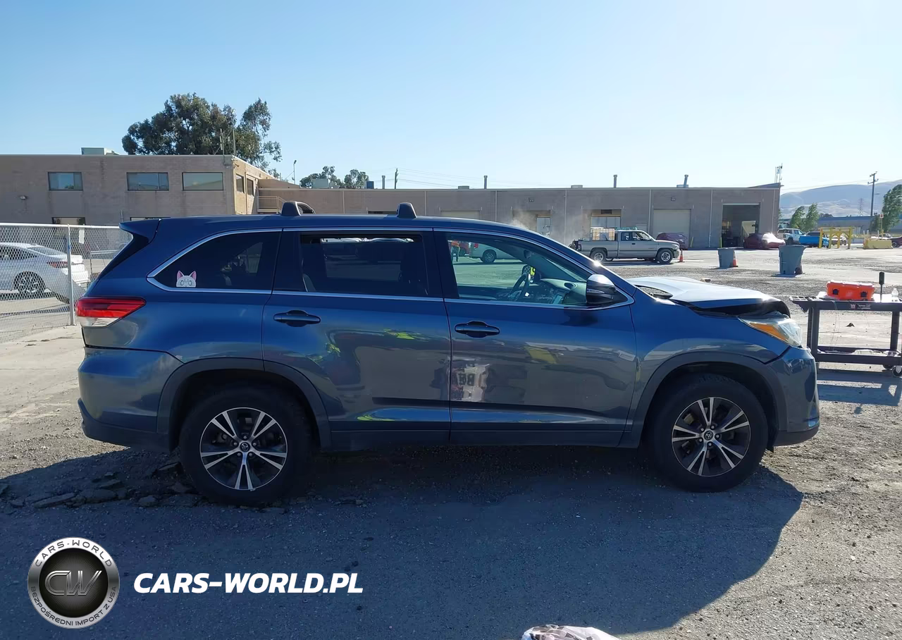 2019 Toyota Highlander Le VIN:5TDZARFH5KS051094 - 13