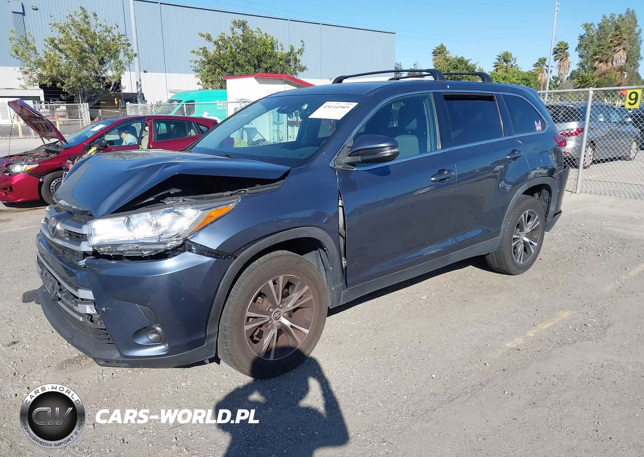 2019 Toyota Highlander Le VIN:5TDZARFH5KS051094 - 2
