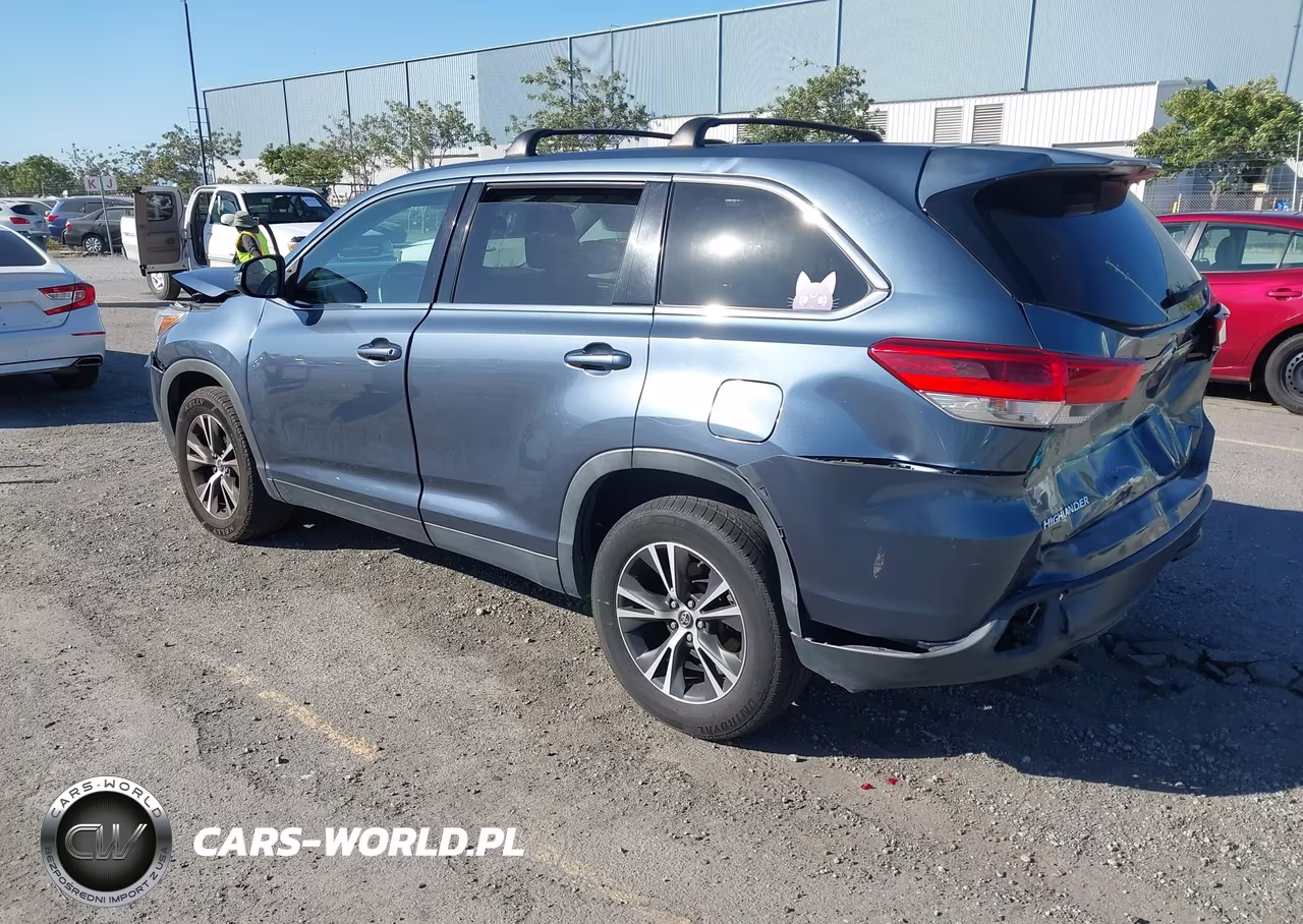 2019 Toyota Highlander Le VIN:5TDZARFH5KS051094 - 3