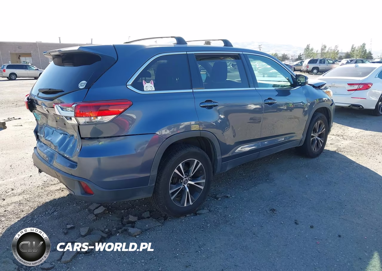 2019 Toyota Highlander Le VIN:5TDZARFH5KS051094 - 4