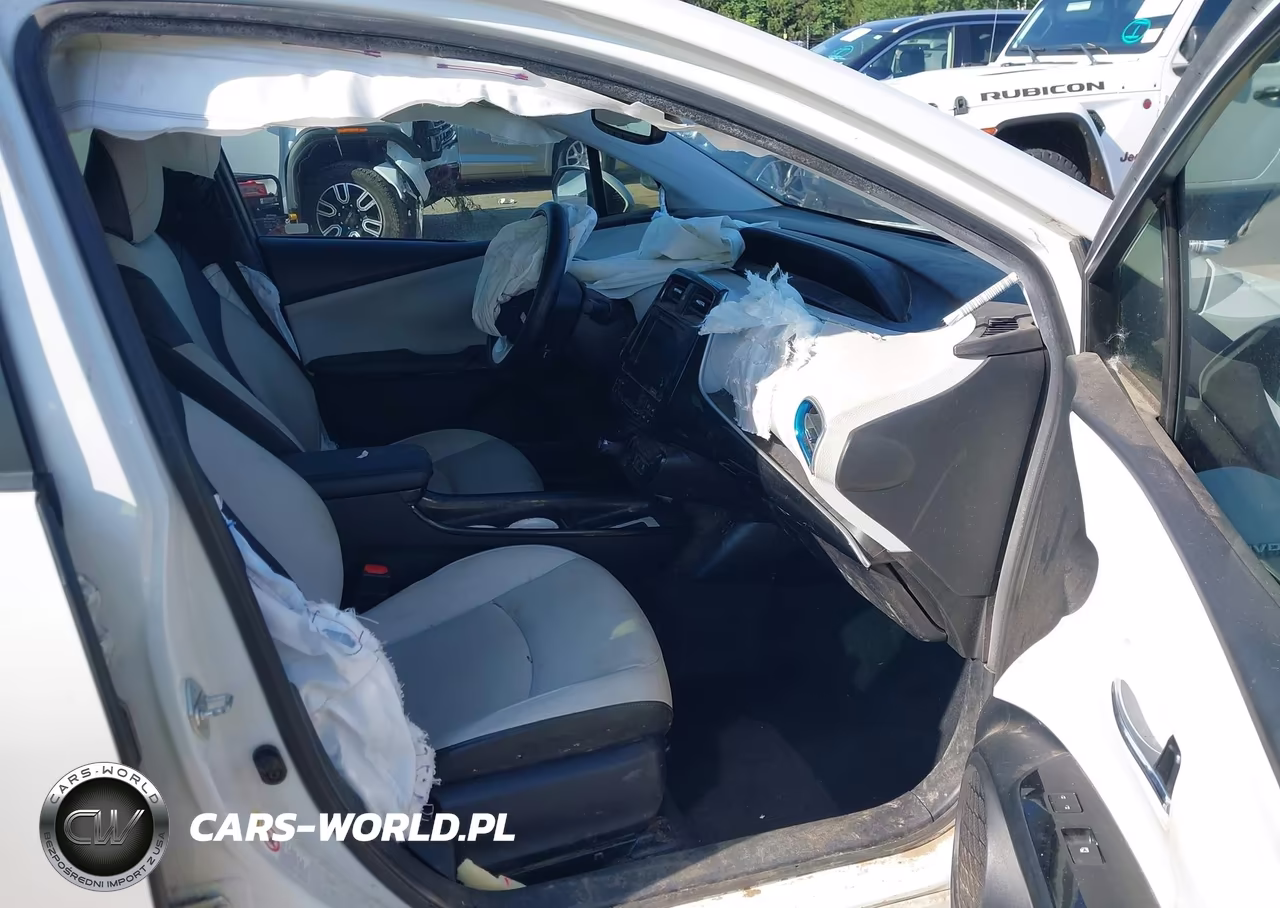 2017 Toyota Prius Four VIN:JTDKARFU9H3030435 - 5