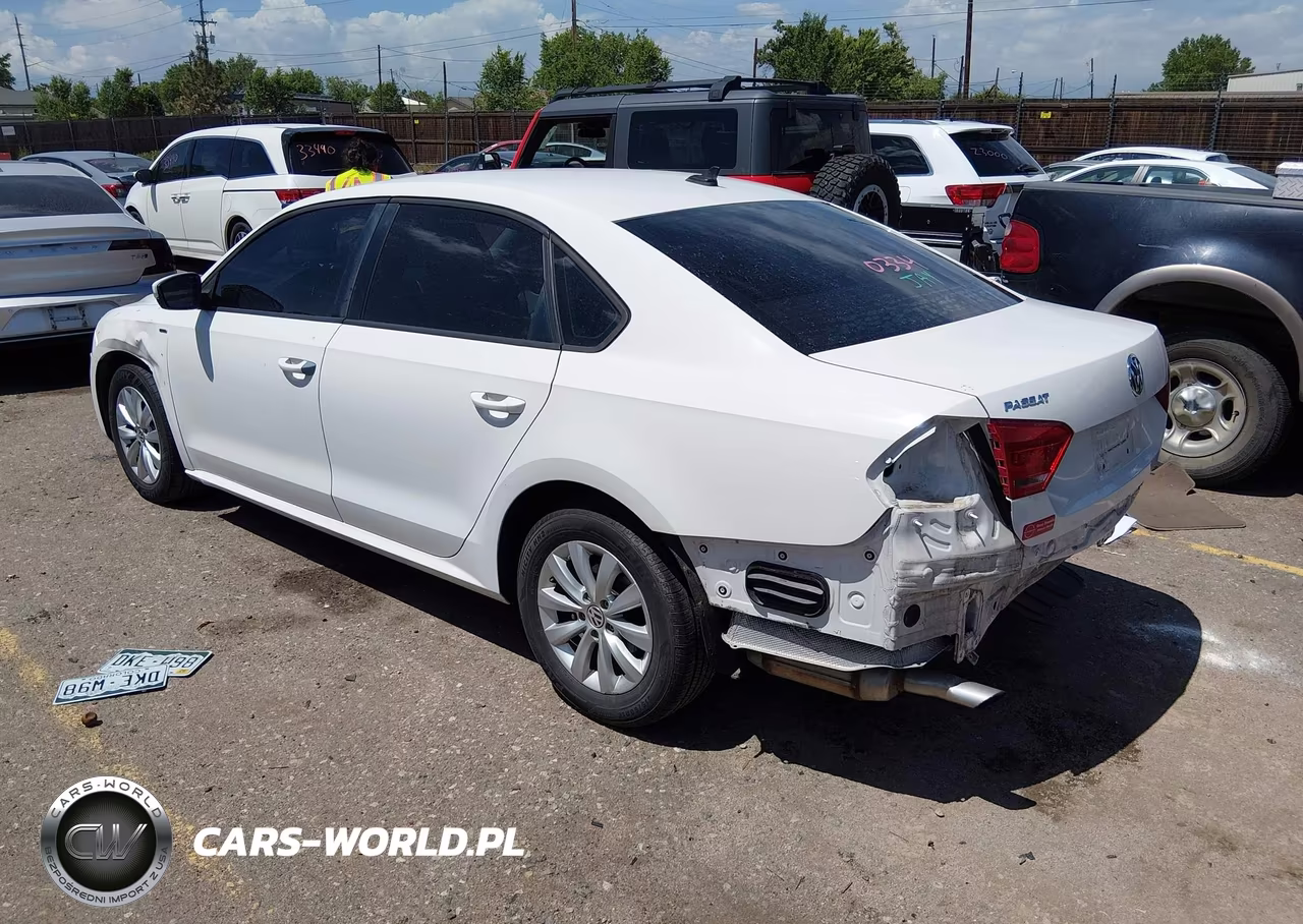2014 Volkswagen Passat 1.8T Wolfsburg Edition VIN:1VWAT7A3XEC120971 - 3