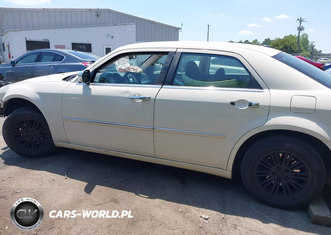 2010 Chrysler 300 Touring Plus VIN:2C3CA1CV3AH281168 - 14