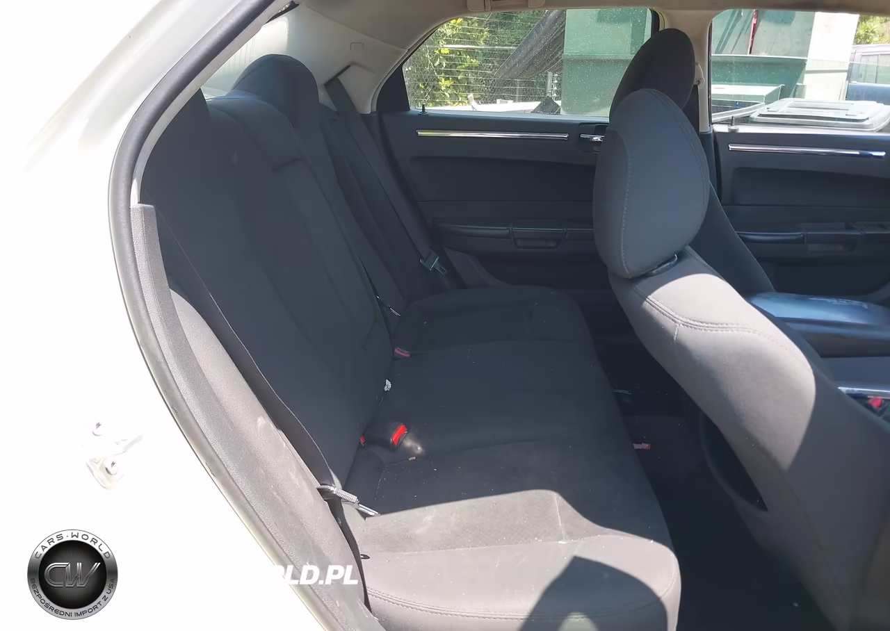 2010 Chrysler 300 Touring Plus VIN:2C3CA1CV3AH281168 - 8
