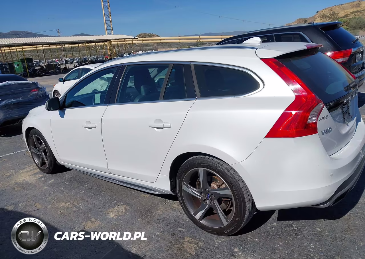 2015 Volvo V60 T5 Platinum VIN:YV140MEM1F1227473 - 14