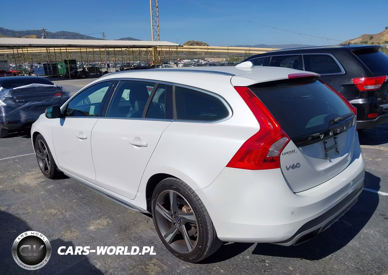 2015 Volvo V60 T5 Platinum VIN:YV140MEM1F1227473 - 3