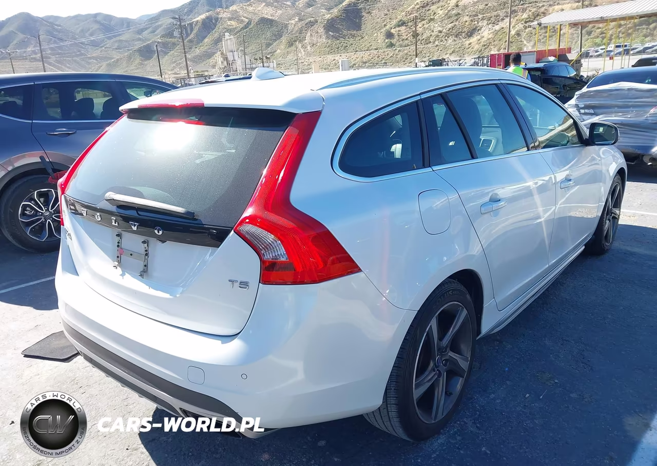2015 Volvo V60 T5 Platinum VIN:YV140MEM1F1227473 - 4
