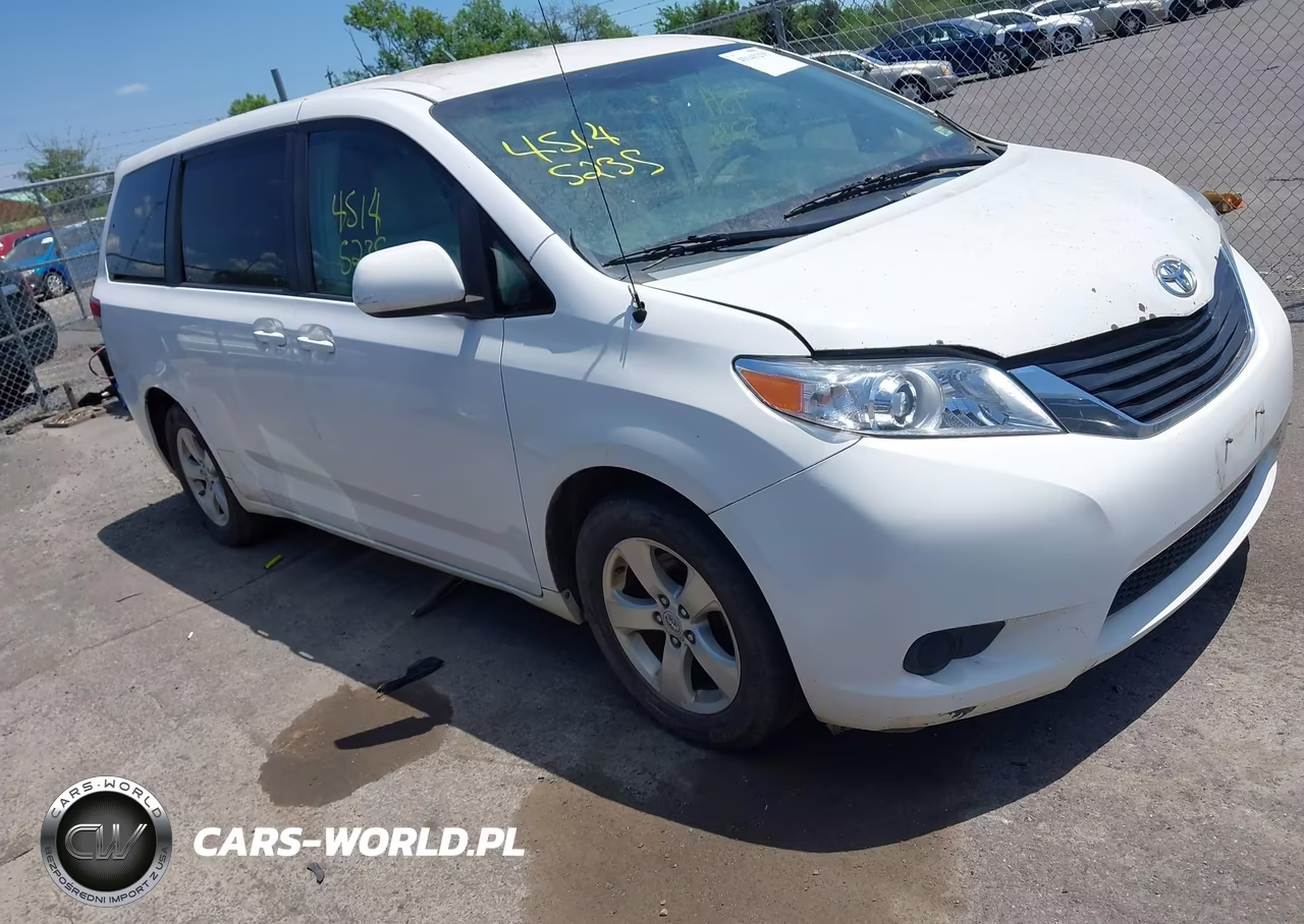 2012 Toyota Sienna Le 8 Passenger