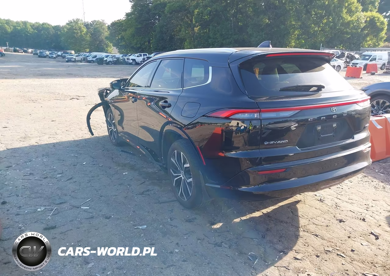2025 Toyota Crown Signia Xle VIN:JTDACAAJ1S3008800 - 3