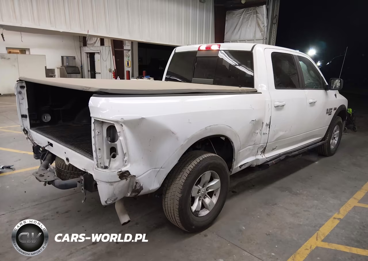2019 Ram 1500 Classic VIN:1C6RR6TT4KS689349 - 4