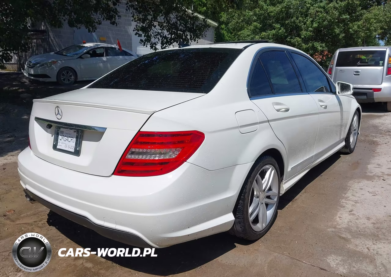 2012 Mercedes-Benz C 250 Sport VIN:WDDGF4HB5CR207886 - 4