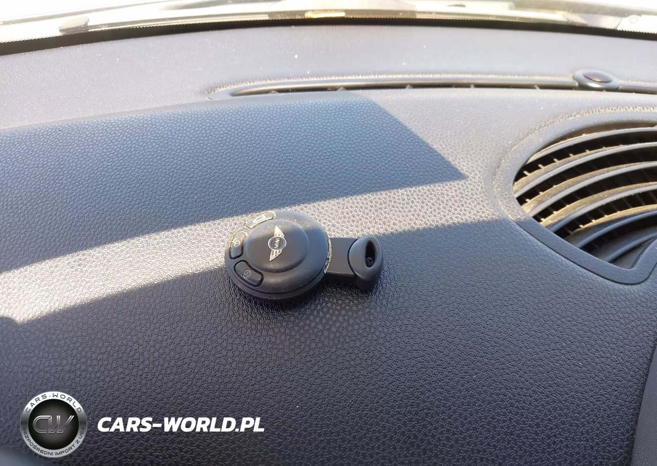 2009 Mini Cooper S VIN:WMWMF73599TW85933 - 11