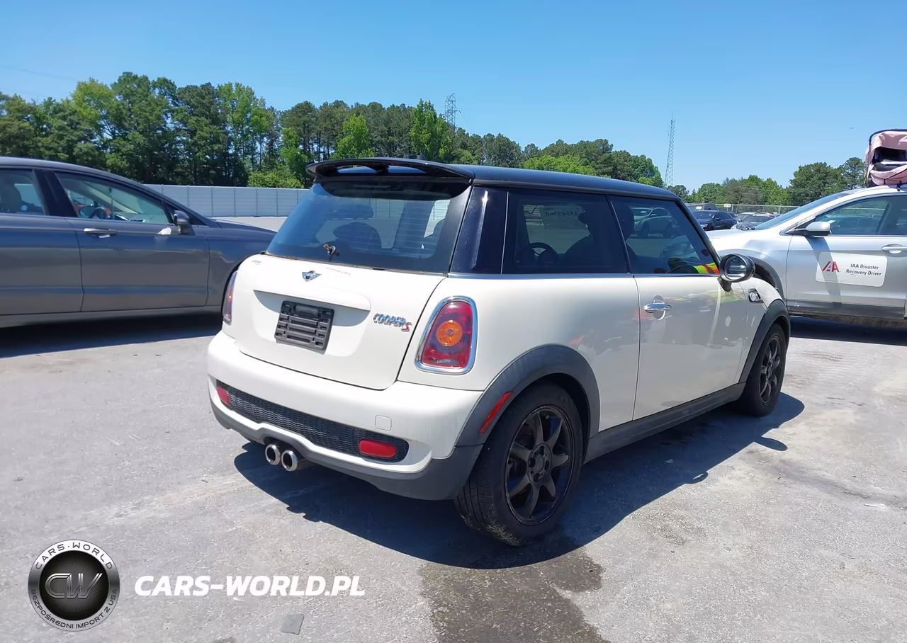 2009 Mini Cooper S VIN:WMWMF73599TW85933 - 4
