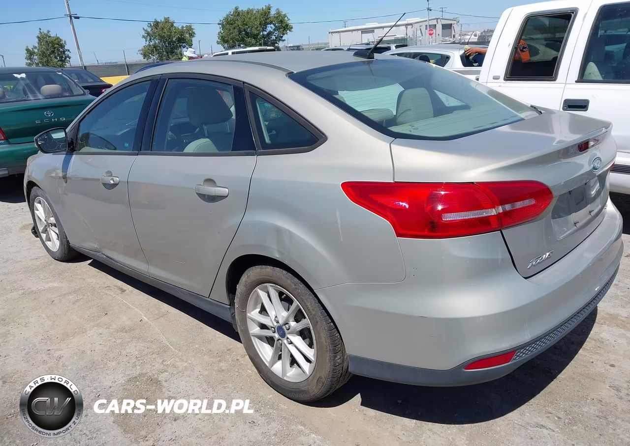 2015 Ford Focus Se VIN:1FADP3F20FL222039 - 3