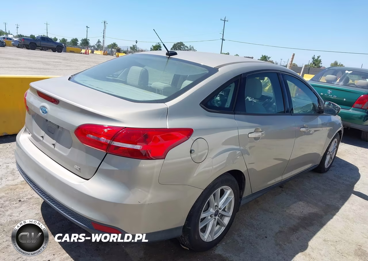 2015 Ford Focus Se VIN:1FADP3F20FL222039 - 4