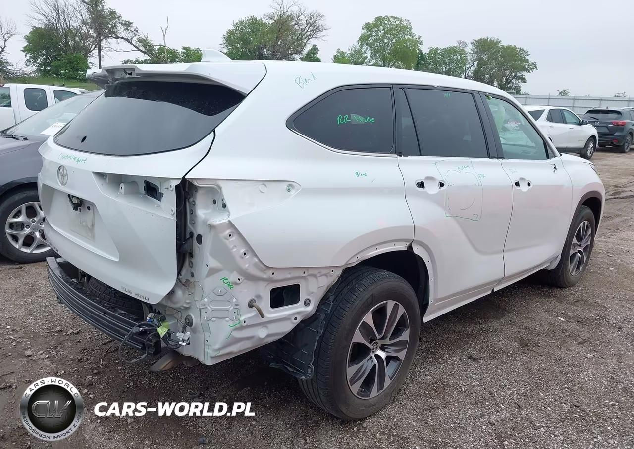 2022 Toyota Highlander Xle VIN:5TDHZRBHXNS570253 - 4
