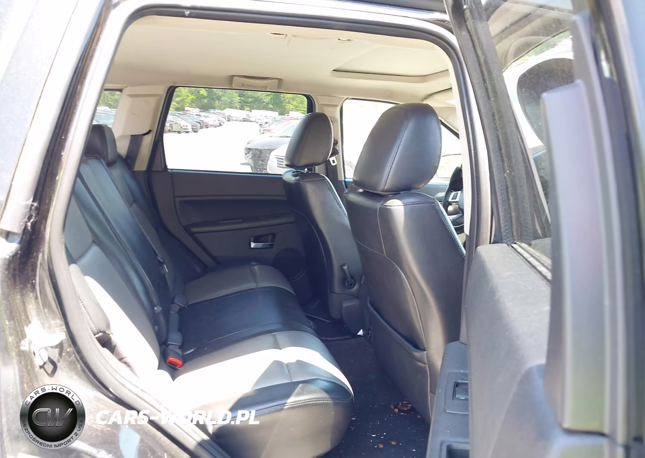 2010 Jeep Grand Cherokee Laredo VIN:1J4PR4GK8AC139323 - 8