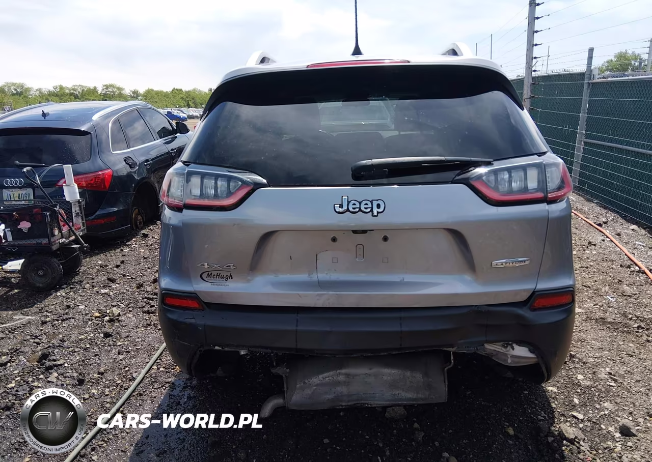 2019 Jeep Cherokee Latitude Plus 4X4 VIN:1C4PJMLB7KD199348 - 17