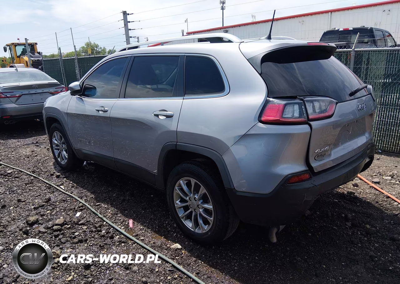 2019 Jeep Cherokee Latitude Plus 4X4 VIN:1C4PJMLB7KD199348 - 3