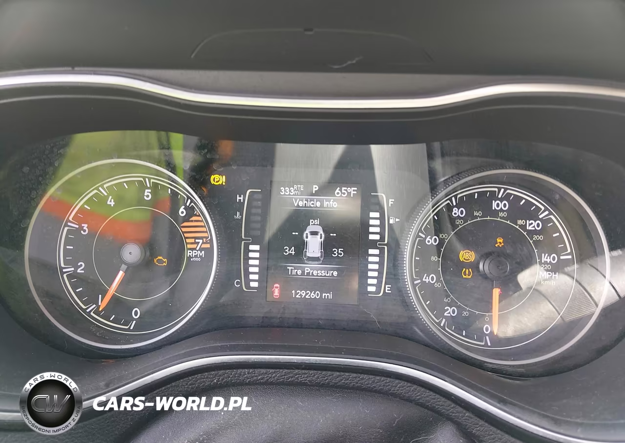 2019 Jeep Cherokee Latitude Plus 4X4 VIN:1C4PJMLB7KD199348 - 7