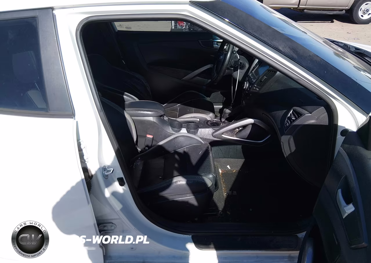 2016 Hyundai Veloster Turbo VIN:KMHTC6AE2GU249139 - 5